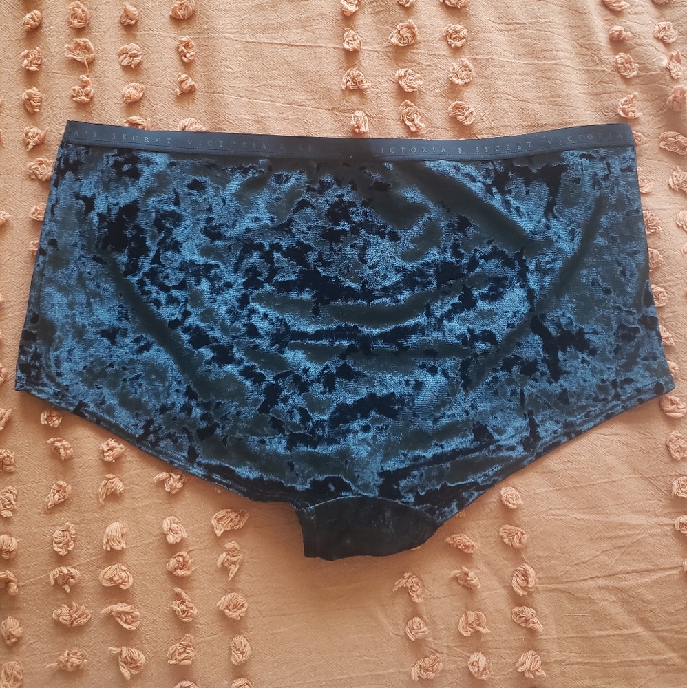Crushed Velvet Shortie - Picture 3 of 6
